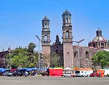 Mexico City photo, showing the Iglesia de San Fernando