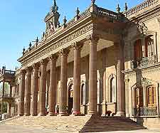 Photo showing the Palacio de Gobierno