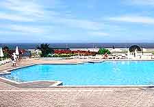 Further picture of open-air hotel swimming pool, next to the coast