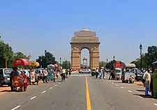 Picture of the road leading to the India Gate