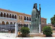 Photo of famous statue of Makarios