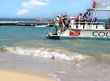 Image of departing boat leaving the beachfront in Ocho Rios
