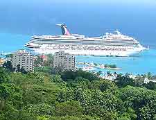 Picture of cruise liner departing from the Ocho Rios harbour