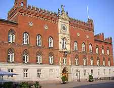 Picture of the imposing Town Hall