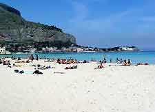 Photo of the beachfront