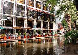 San Antonio Riverwalk Dini3