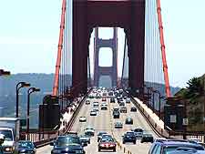 Photo showing the traffic flow on San Francisco's famous Golden Gate Bridge, picture by Tewy