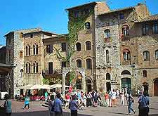 Photo of the Piazza della Cisterna