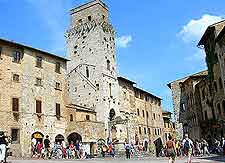 Further image of the Piazza della Cisterna