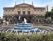 Further photo of the National Theatre (Teatro Nacional)