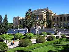 Picture showing the Museo do Iparanga and gardens