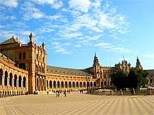 View across the Plaza de Espana, photo by Grez