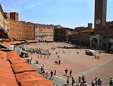 View showing market on the Piazza del Campo