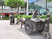 Image of the River Merchants sculpture, located close to the Fullerton Hotel