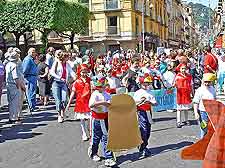 Picture of crowds watching the seasonal harvest celebrations