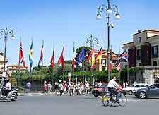 Image of traffic around the Piazza Tasso