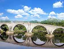 Photograph of the historic Old Stirling Bridge