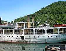 Photo of cruise boat