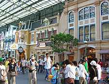 Picture of mall in the city's Disney resort
