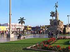 Picture overlooking the spacious Plaza de Armas