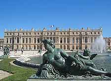 Picture of fountains at the Palace
