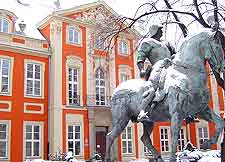 Exterior picture of the Academy of Fine Arts Museum