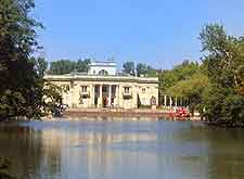 Photo of the lake in Lazienki Park
